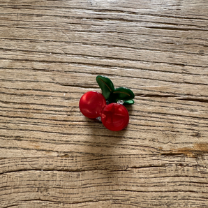 Cerise – rødt kirsebær hårspænde | Petit Atelier