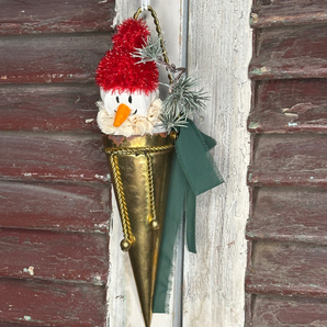 Snemand i kræmmerhus med nissehue