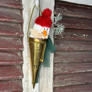 Snemand i kræmmerhus med nissehue